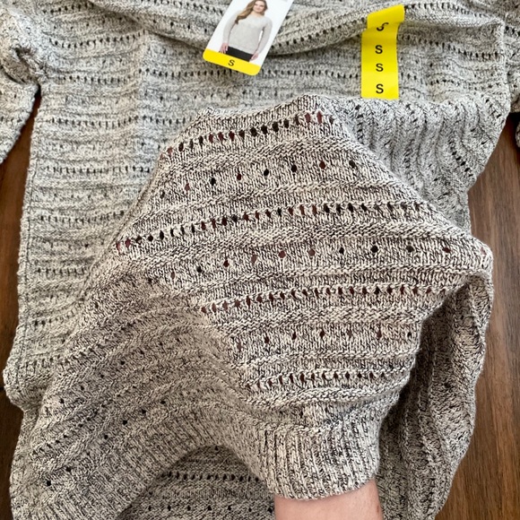 π Leo & Nichole Gray Sweater size Small - Picture 6 of 7